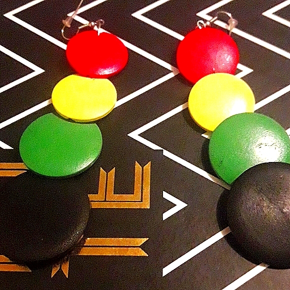 Rastafarian wooden earrings - Picture 2 of 2